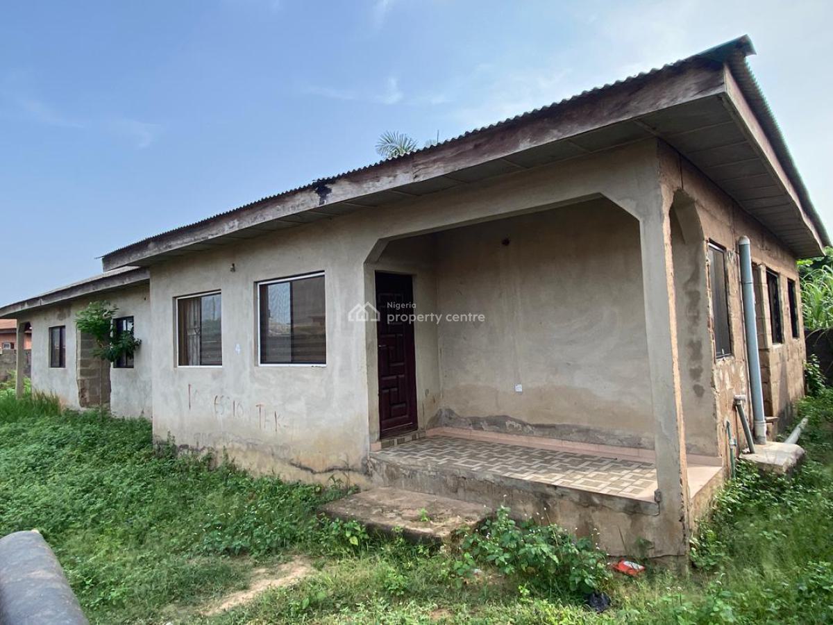 4 Rooms Apartments Bungalow on Almost One Plot of Land, Magboro, Ogun, Detached Bungalow for Sale
