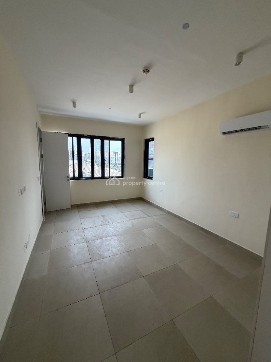 Spacious 3bedroom Flat with Bq and Pool, Lekki Phase 1, Lekki, Lagos, Flat / Apartment for Rent