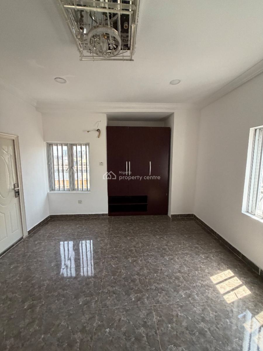 Spacious 3 Bedroom Flat with Bq, Lekki Phase 1, Lekki, Lagos, Flat / Apartment for Rent