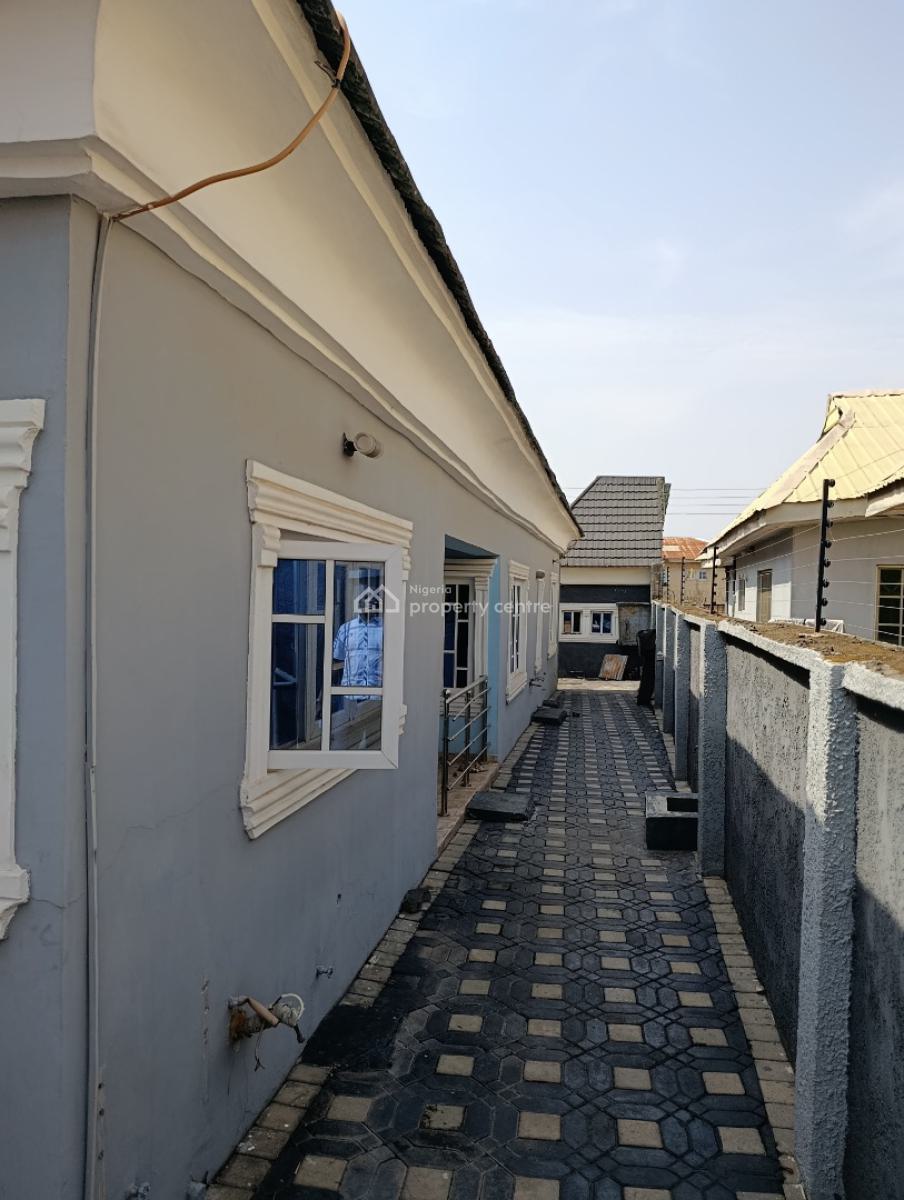 4 Bedroom Bungalow on a Plot of Land in a Gated Estate, Akilapa Estate, Jericho, Ibadan, Oyo, Detached Bungalow for Sale