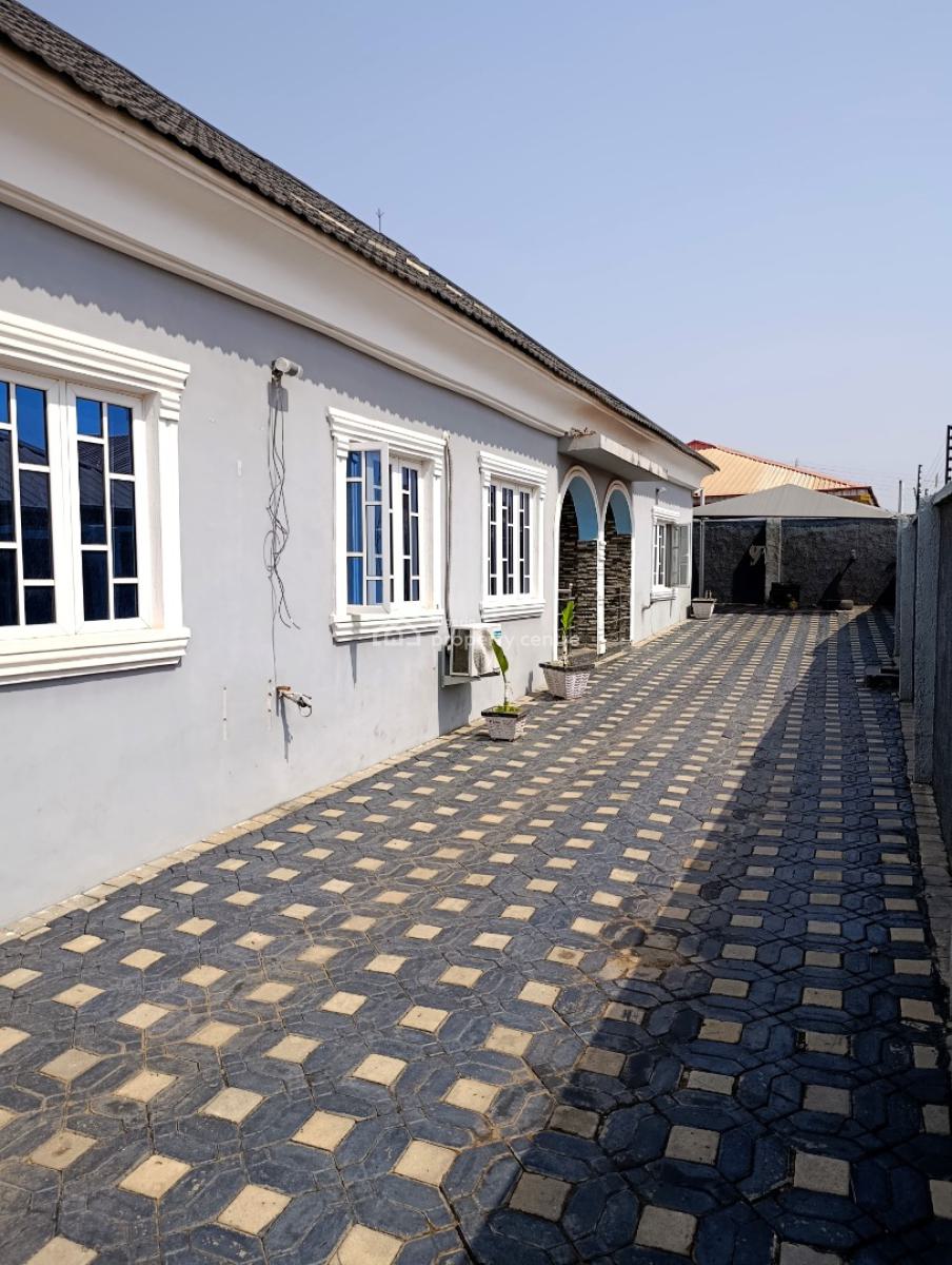 4 Bedroom Bungalow on a Plot of Land in a Gated Estate, Akilapa Estate, Jericho, Ibadan, Oyo, Detached Bungalow for Sale
