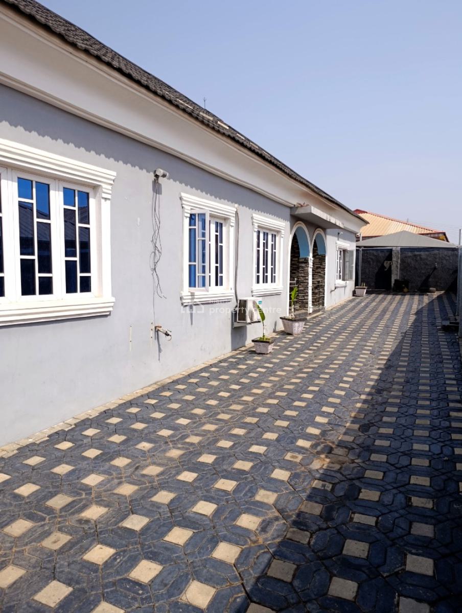 4 Bedroom Bungalow on a Plot of Land in a Gated Estate, Akilapa Estate, Jericho, Ibadan, Oyo, Detached Bungalow for Sale