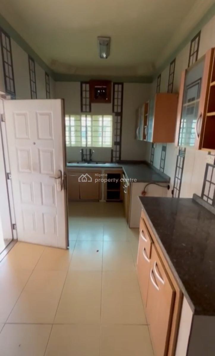 Luxury 3 Bedroom Flat (upstairs), Gra Phase 1, Magodo, Lagos, Flat / Apartment for Rent