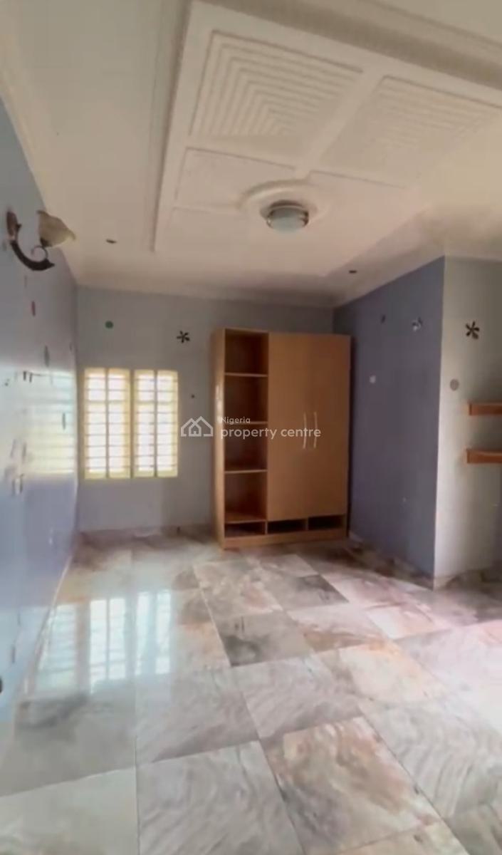 Luxury 3 Bedroom Flat (upstairs), Gra Phase 1, Magodo, Lagos, Flat / Apartment for Rent