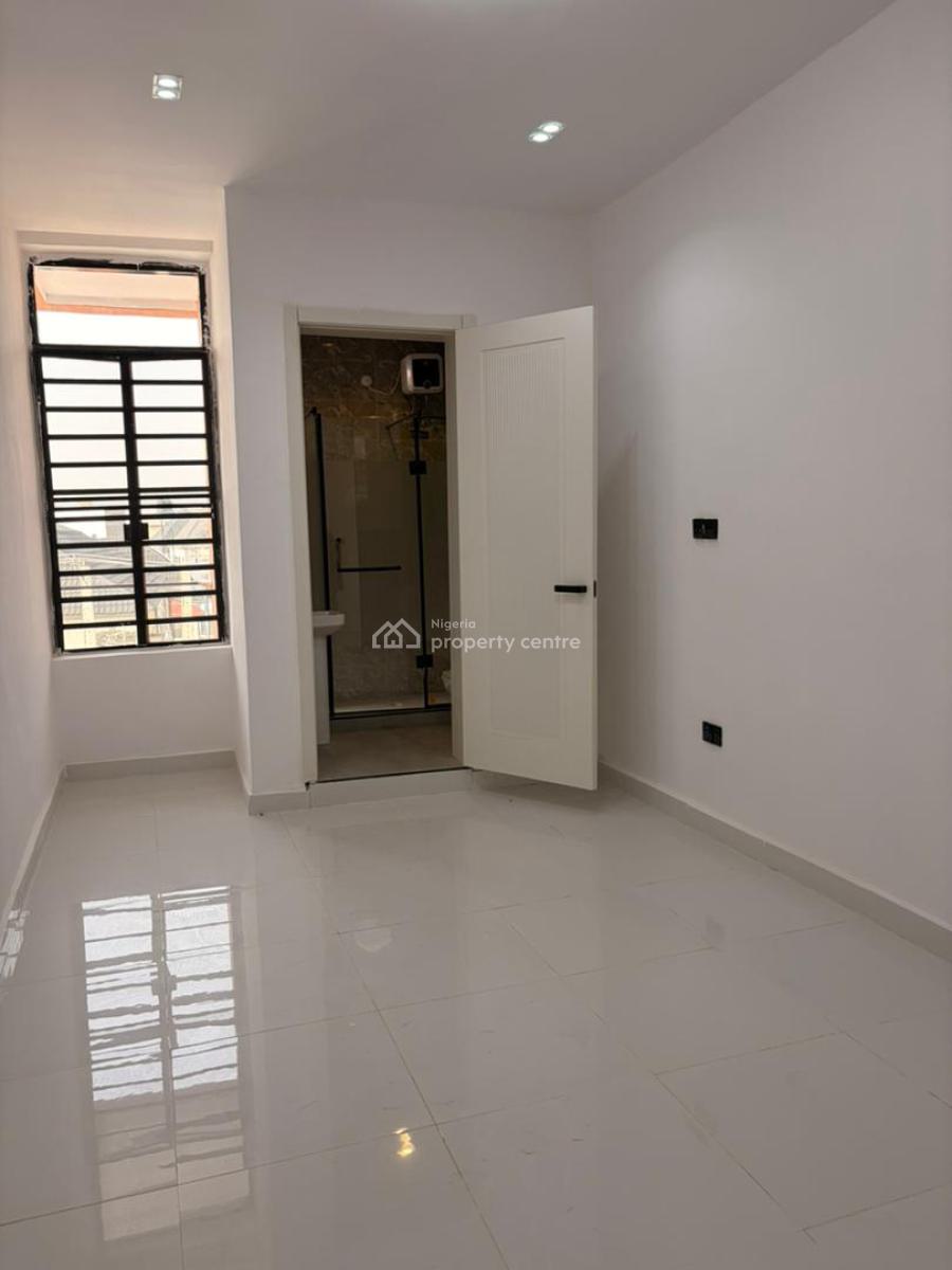 2 Bedroom Apartments with a Balcony, Ologolo, Lekki, Lagos, Flat / Apartment for Sale