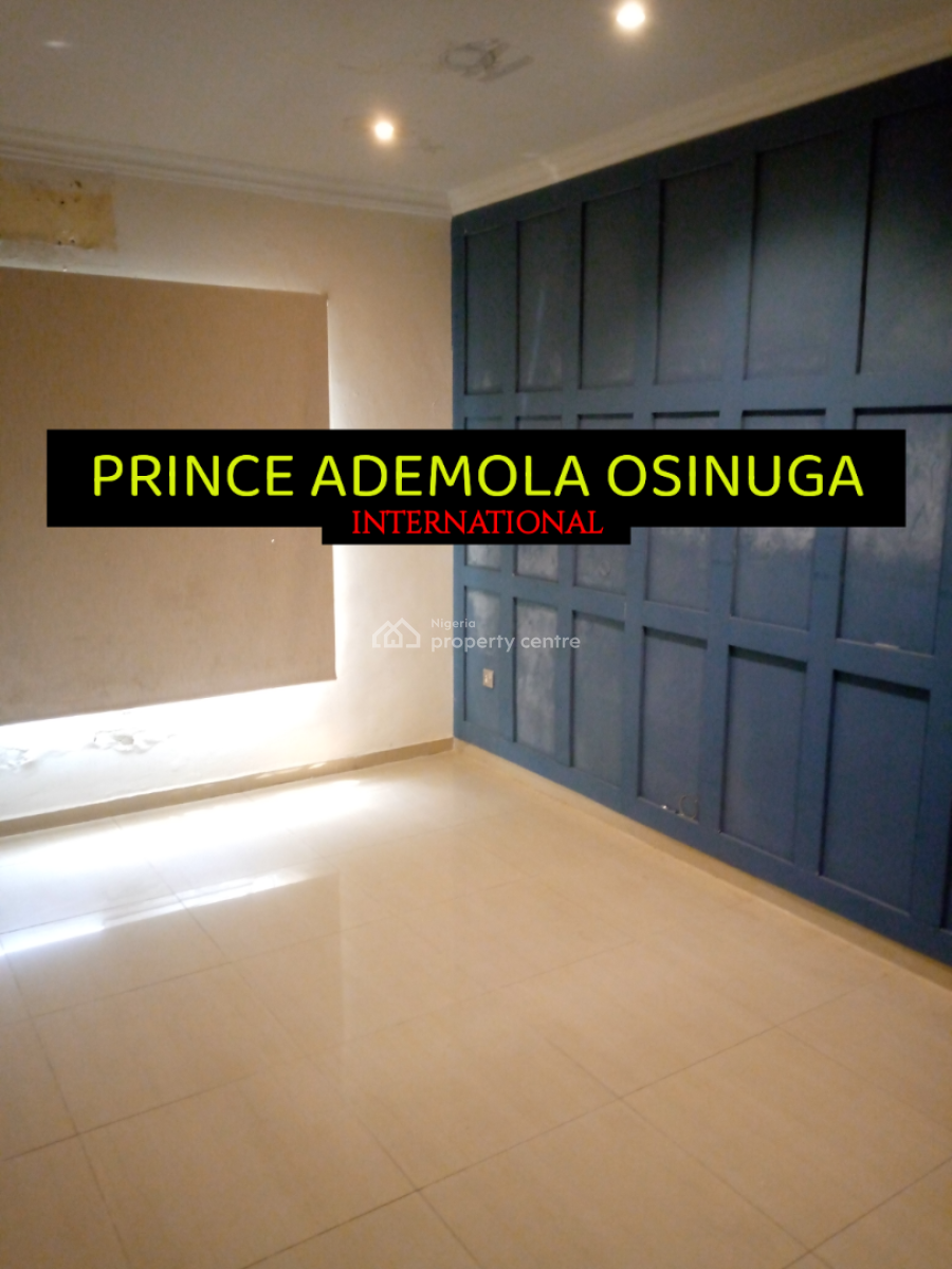 24 Hours Deal! Renovation Needed - Well Sized 4 Bedroom Terrace, Banana Island, Ikoyi, Lagos, Terraced Duplex for Rent
