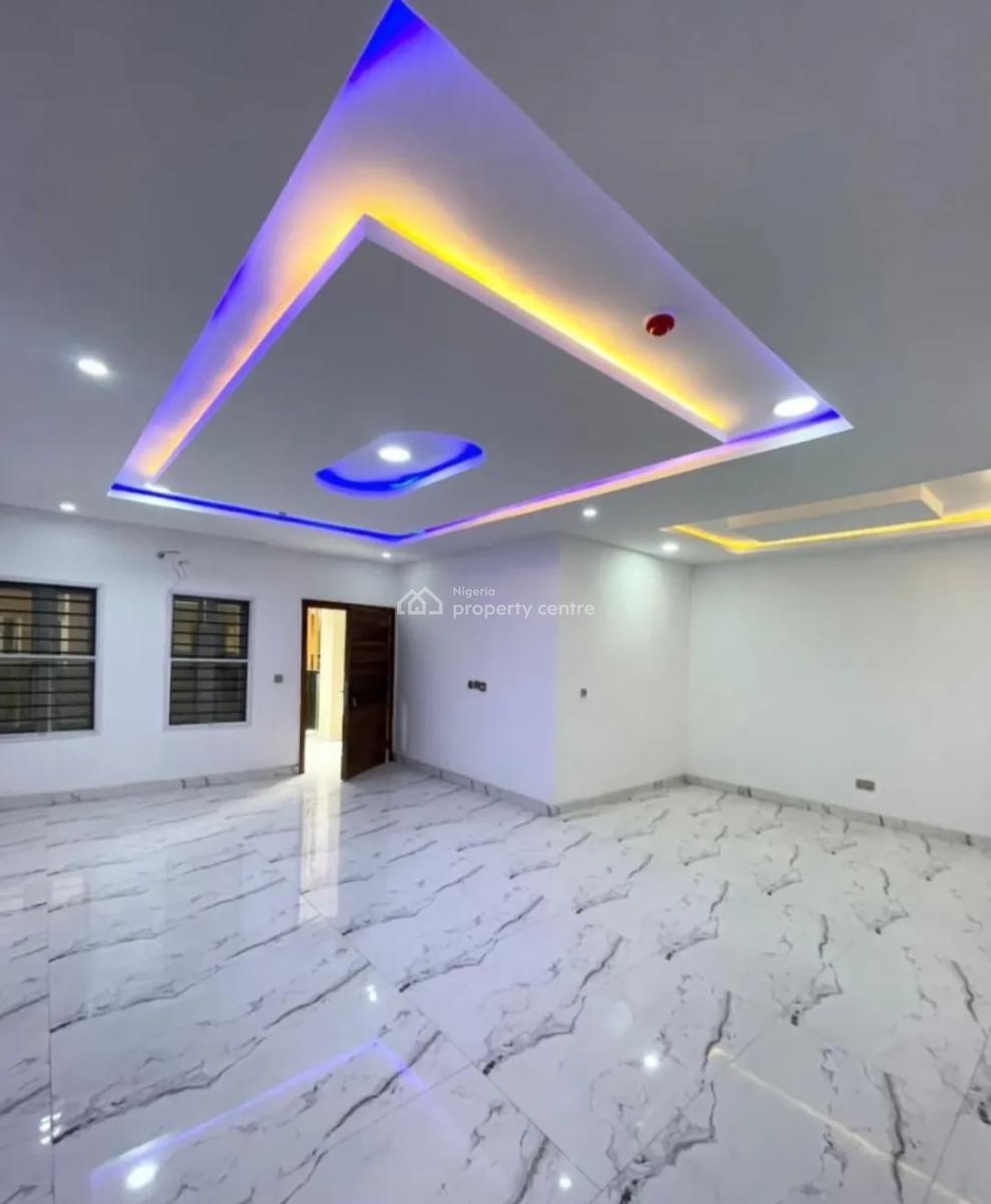 2 Bedroom En-suite Serviced Flat, Lekki Phase 1, Lekki, Lagos, Flat / Apartment for Rent