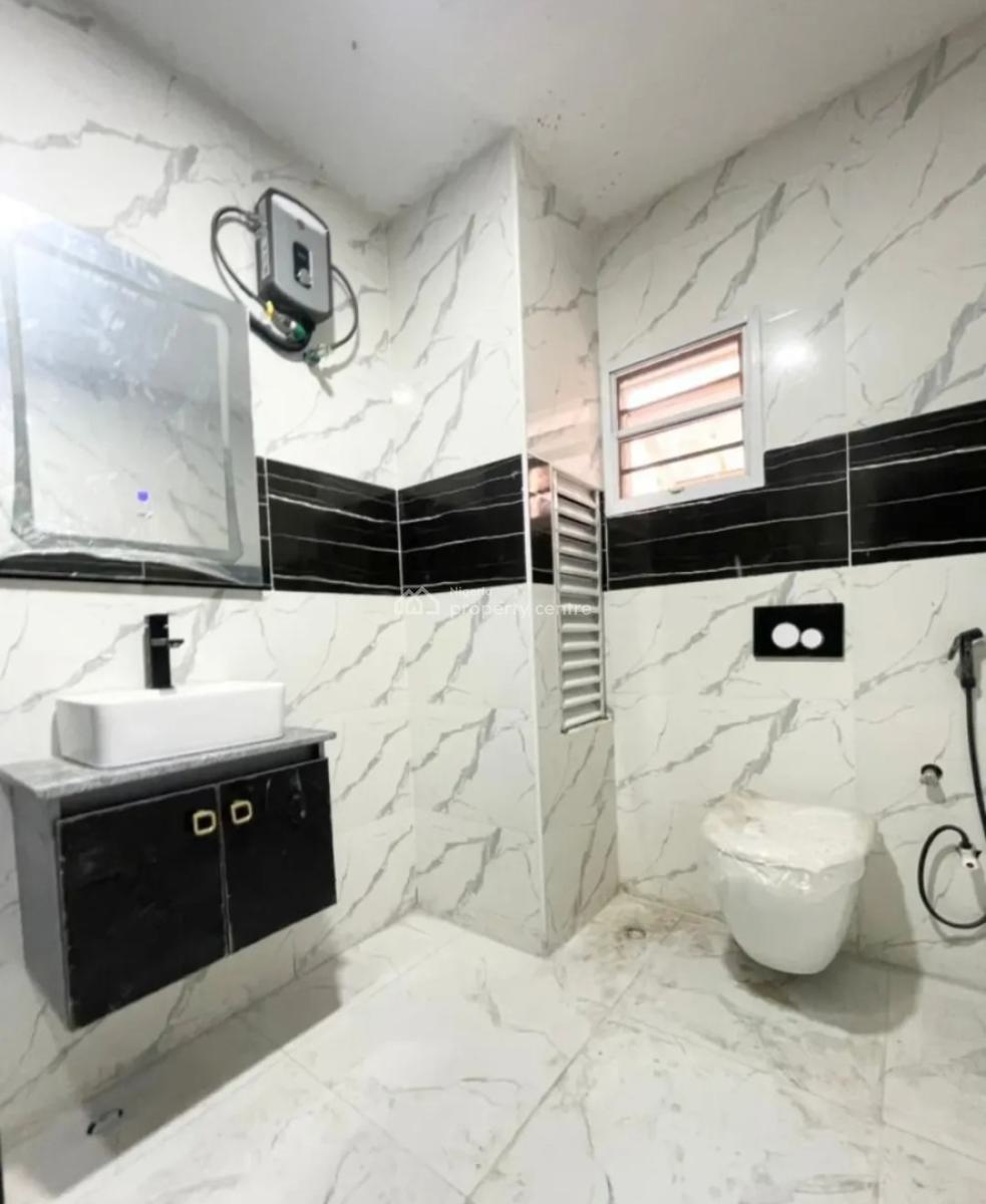 2 Bedroom En-suite Serviced Flat, Lekki Phase 1, Lekki, Lagos, Flat / Apartment for Rent