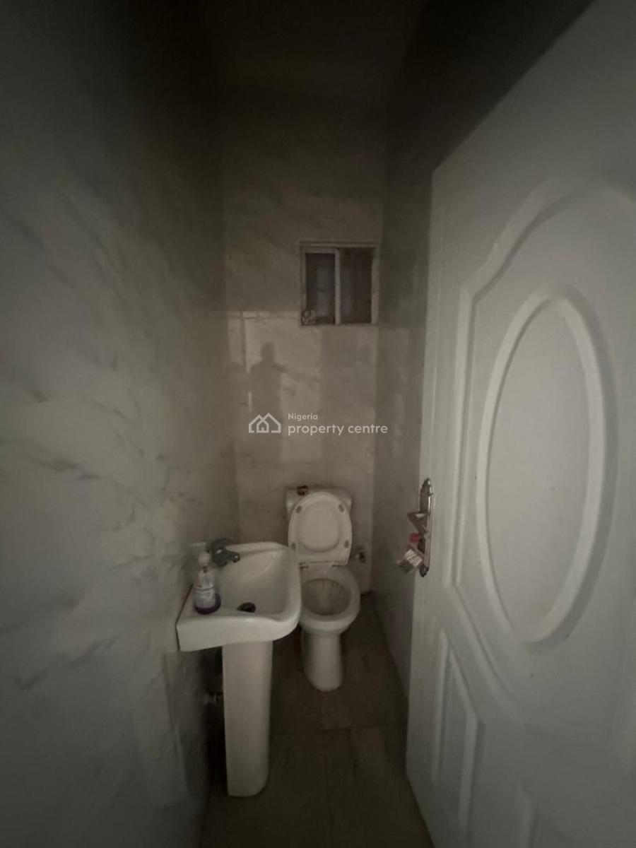 Lovely 3 Bedroom Flat, Gbagada, Lagos, Flat / Apartment for Rent