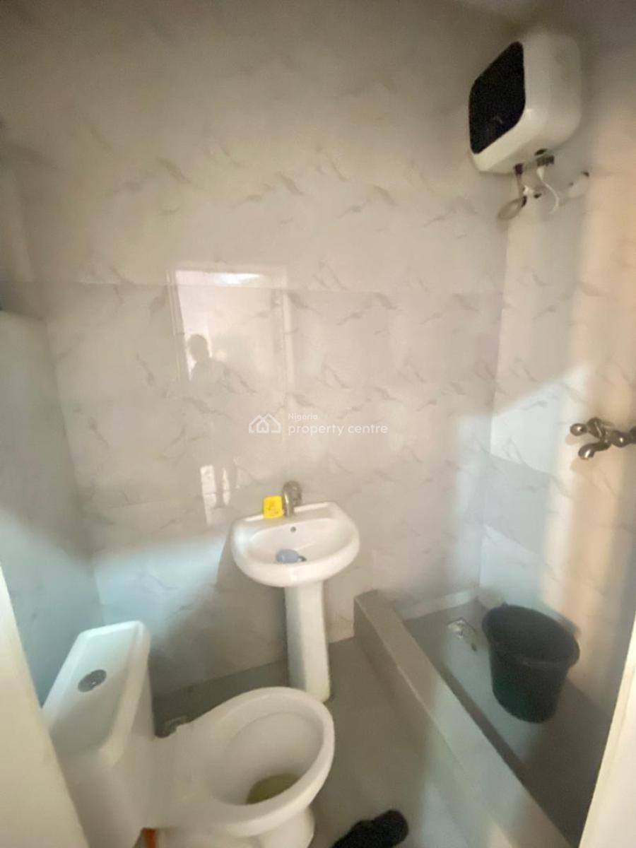 Well Maintained 3 Bedroom Apartment in Secured Estate, Lagos Business School (lbs), Ajah, Lagos, Flat / Apartment for Rent