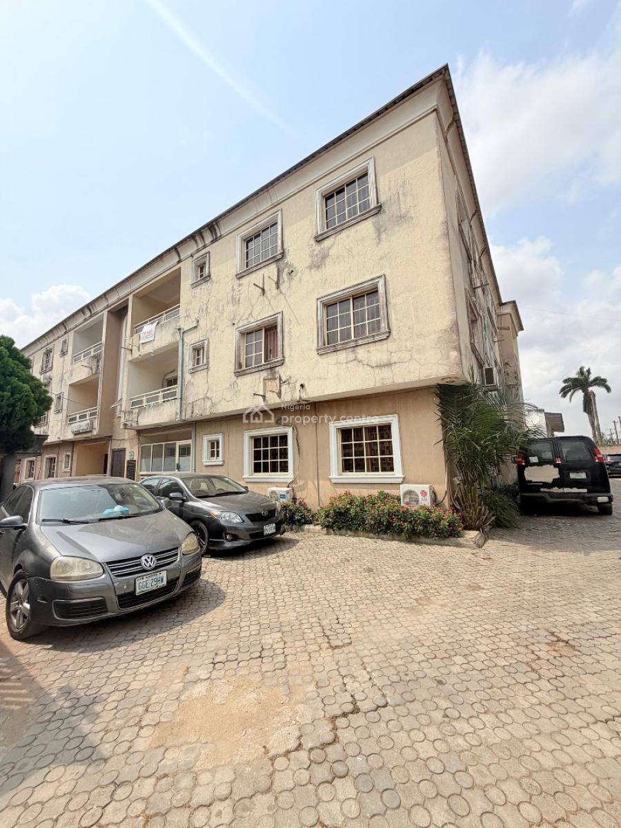 Distress 3 Bedroom Apartment in Adeniyi Jones, Adeniyi Jones, Adeniyi Jones, Ikeja, Lagos, Block of Flats for Sale