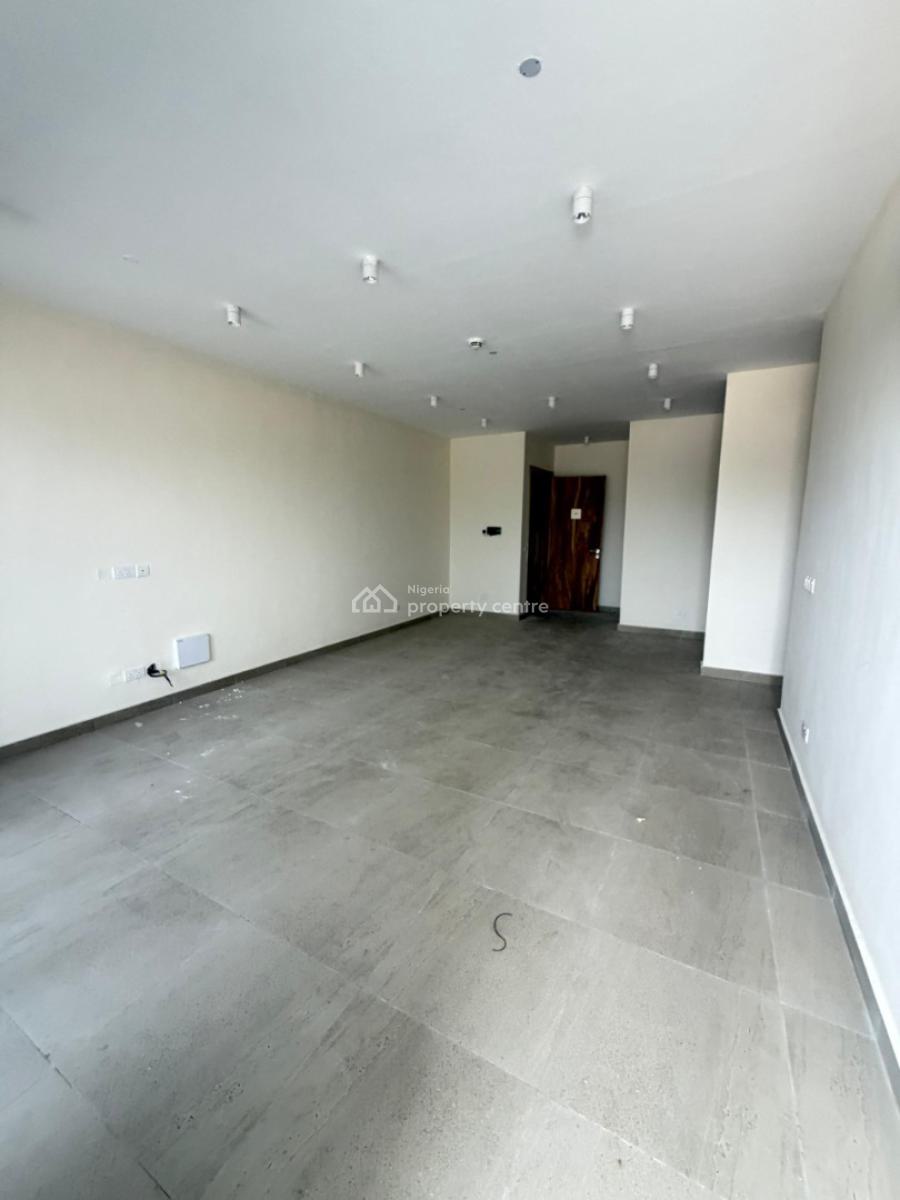 Spaciously Serviced 3 Bedroom with Bq, Lekki Phase 1, Lekki, Lagos, Flat / Apartment for Rent