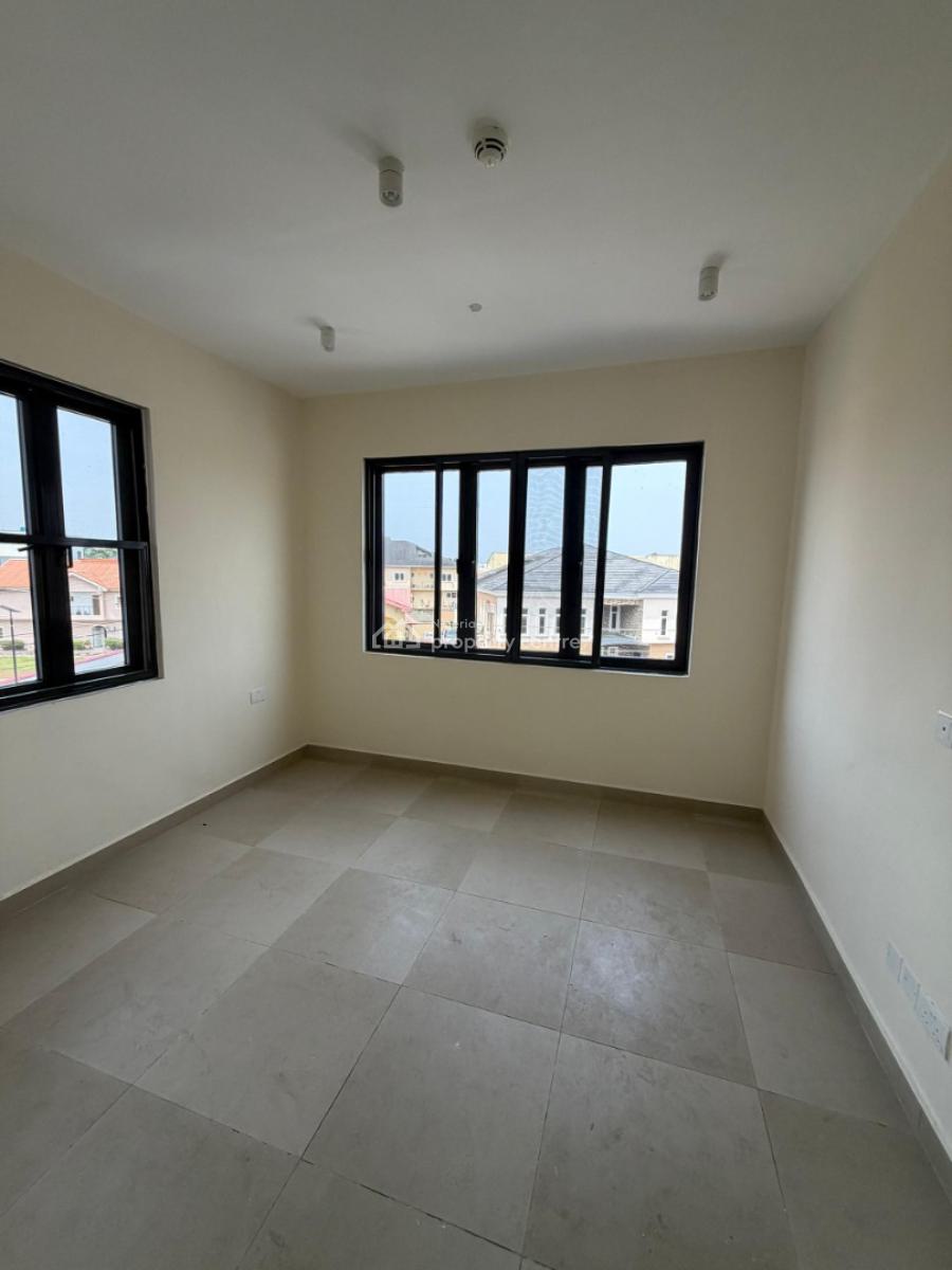 Spaciously Serviced 3 Bedroom with Bq, Lekki Phase 1, Lekki, Lagos, Flat / Apartment for Rent
