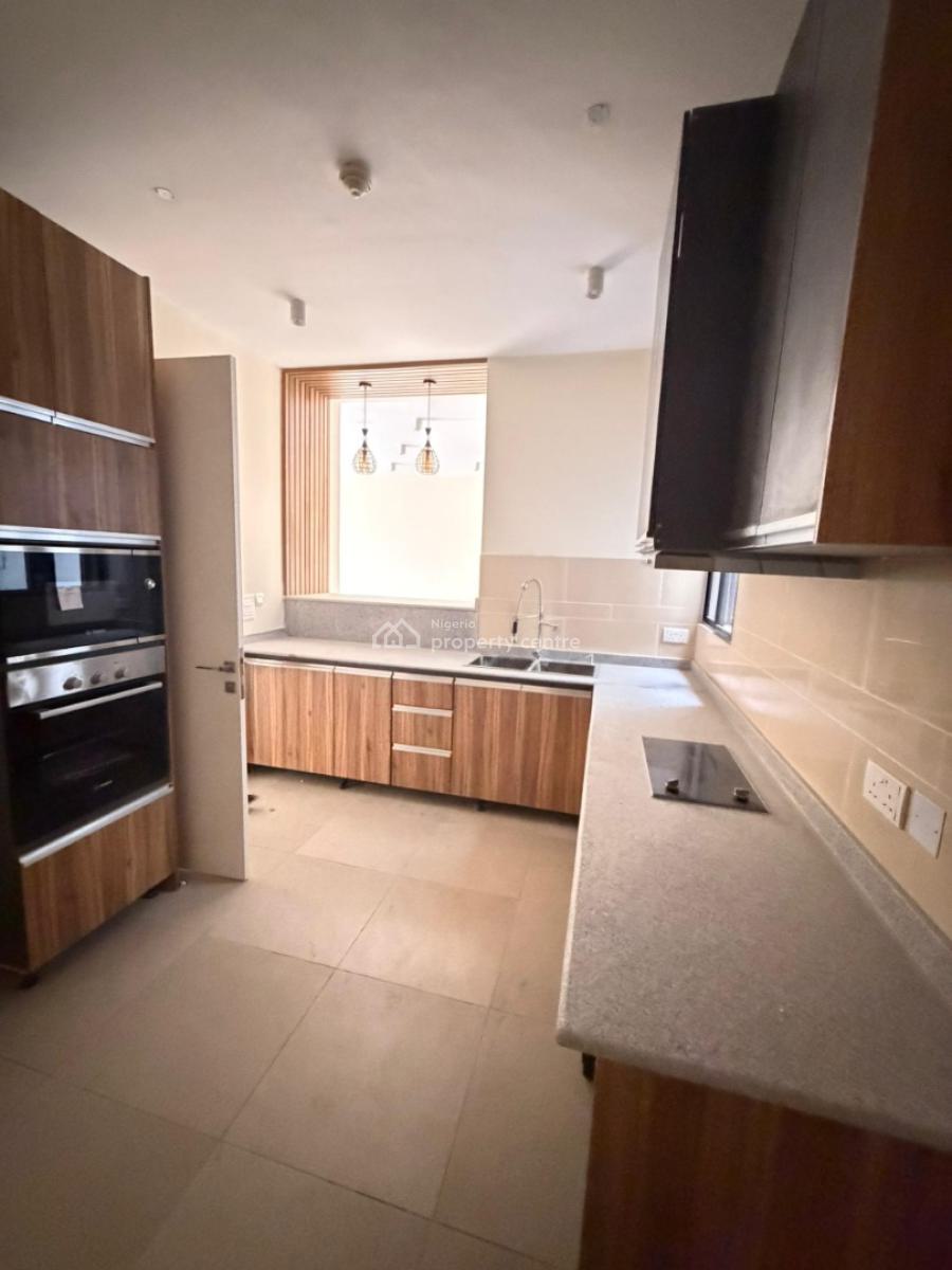 Spaciously Serviced 3 Bedroom with Bq, Lekki Phase 1, Lekki, Lagos, Flat / Apartment for Rent