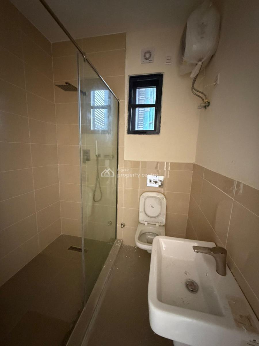 Spaciously Serviced 3 Bedroom with Bq, Lekki Phase 1, Lekki, Lagos, Flat / Apartment for Rent