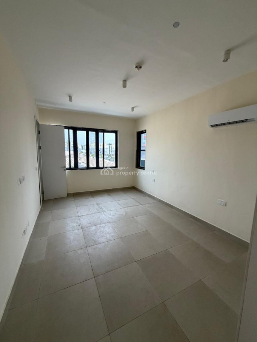 Spaciously Serviced 3 Bedroom with Bq, Lekki Phase 1, Lekki, Lagos, Flat / Apartment for Rent