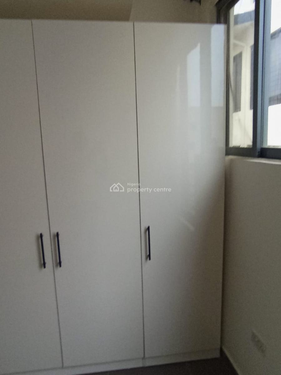 Spacious 3 Bedroom Apartment with Bq, Lekki Phase 1, Lekki, Lagos, Flat / Apartment for Sale