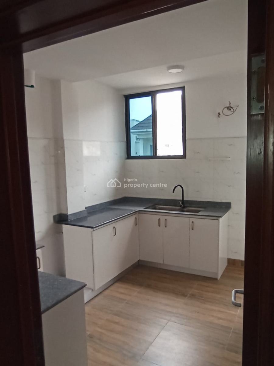 Spacious 3 Bedroom Apartment with Bq, Lekki Phase 1, Lekki, Lagos, Flat / Apartment for Sale