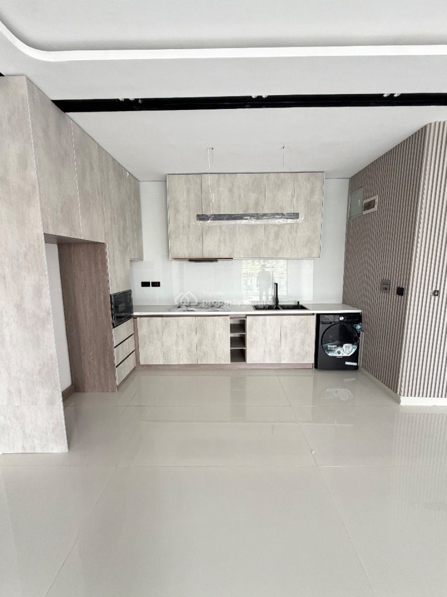 Spacious 2 Bedroom Flat with Pool and Gym, Lekki Phase 1, Lekki, Lagos, Block of Flats for Sale
