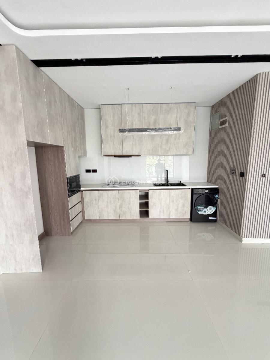 Spacious 2 Bedroom Flat with Pool and Gym, Lekki Phase 1, Lekki, Lagos, Block of Flats for Sale