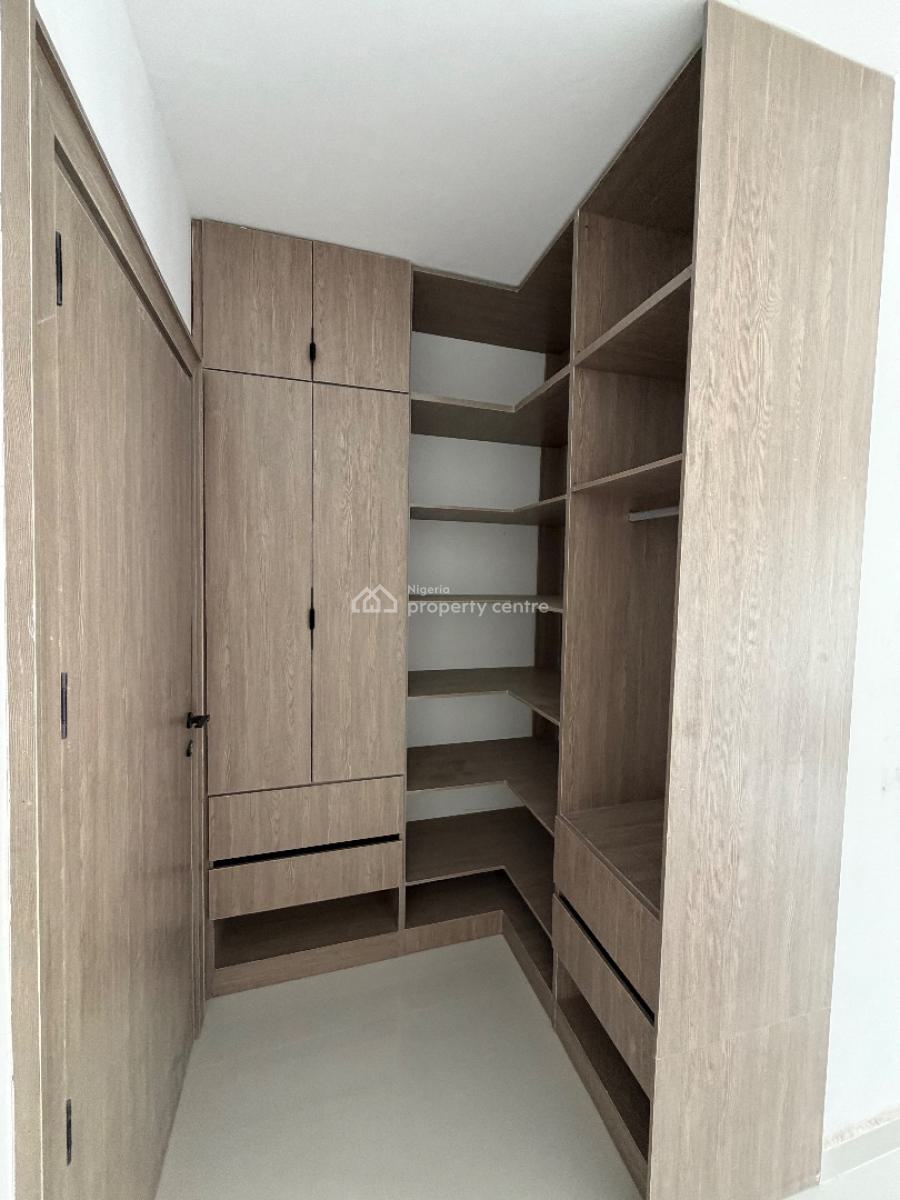 Spacious 2 Bedroom Flat with Pool and Gym, Lekki Phase 1, Lekki, Lagos, Block of Flats for Sale