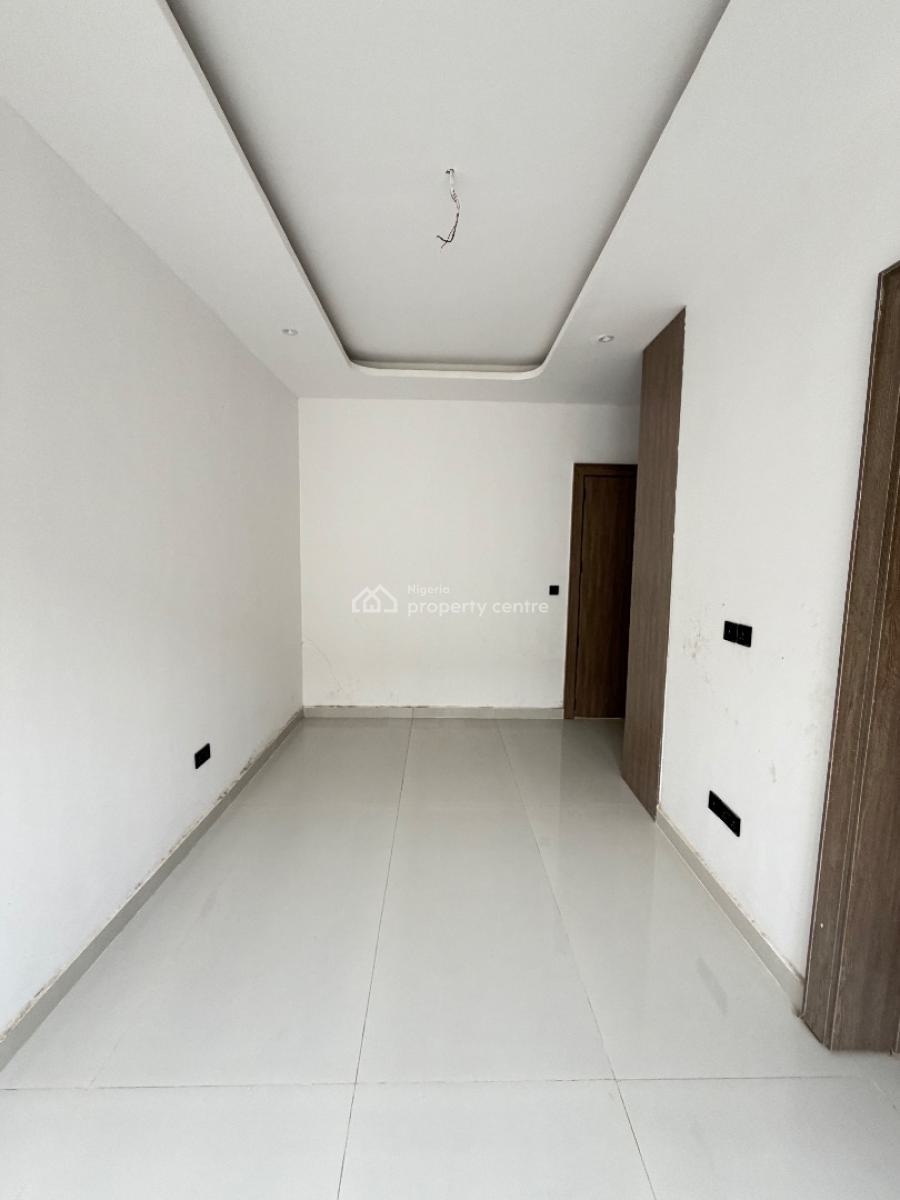 Spacious 2 Bedroom Flat with Pool and Gym, Lekki Phase 1, Lekki, Lagos, Block of Flats for Sale