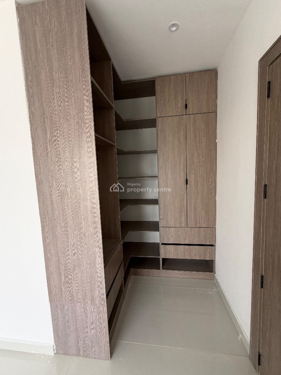 Spacious 2 Bedroom Flat with Pool and Gym, Lekki Phase 1, Lekki, Lagos, Block of Flats for Sale