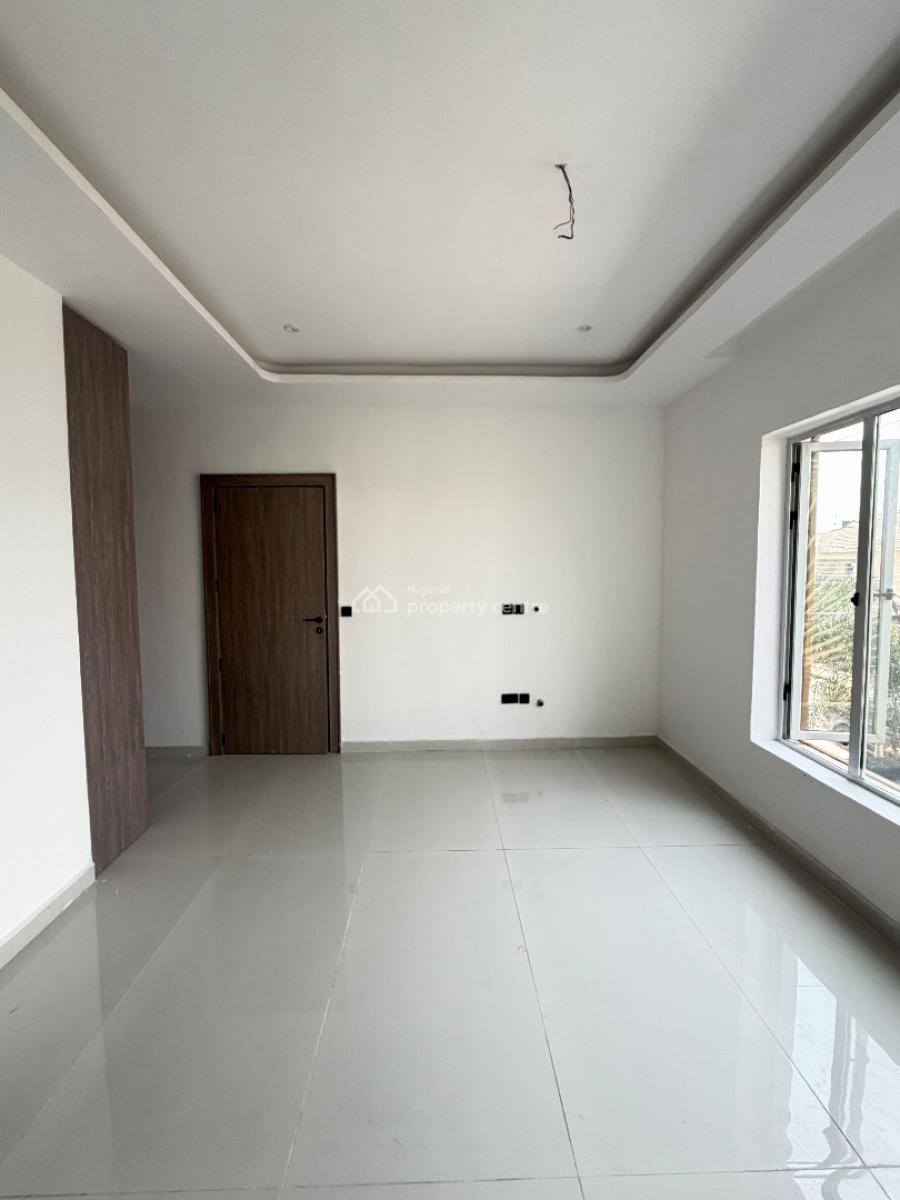 Spacious 2 Bedroom Flat with Pool and Gym, Lekki Phase 1, Lekki, Lagos, Block of Flats for Sale