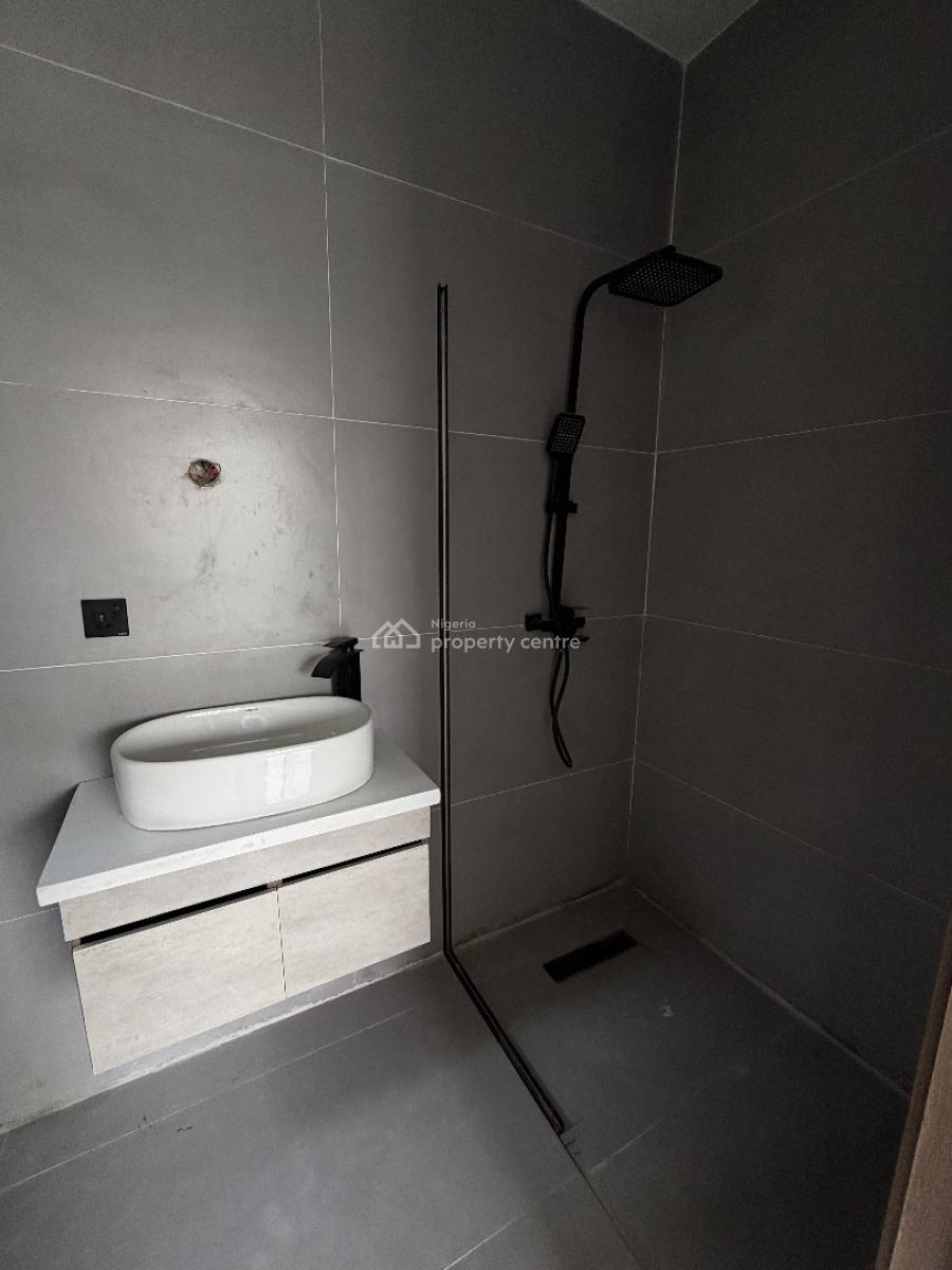 Spacious 2 Bedroom Flat with Pool and Gym, Lekki Phase 1, Lekki, Lagos, Block of Flats for Sale