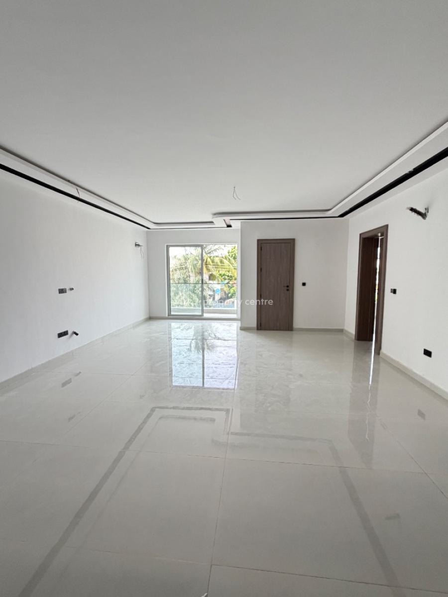 Spacious 2 Bedroom Flat with Pool and Gym, Lekki Phase 1, Lekki, Lagos, Block of Flats for Sale