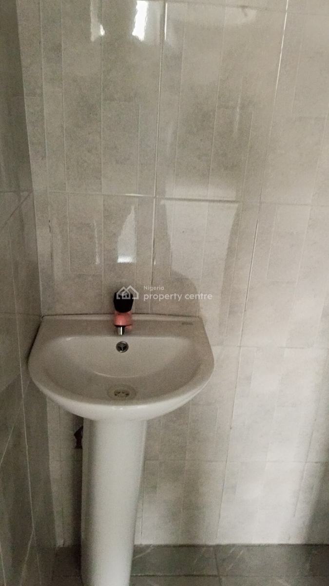 Very Cosy 2 Bed Upstairs Unit Video Available, United Estate, Sangotedo, Ajah, Lagos, Flat / Apartment for Rent