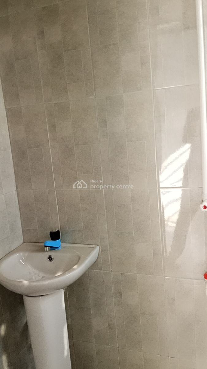 Very Cosy 2 Bed Upstairs Unit Video Available, United Estate, Sangotedo, Ajah, Lagos, Flat / Apartment for Rent