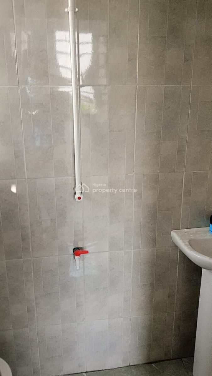 Very Cosy 2 Bed Upstairs Unit Video Available, United Estate, Sangotedo, Ajah, Lagos, Flat / Apartment for Rent