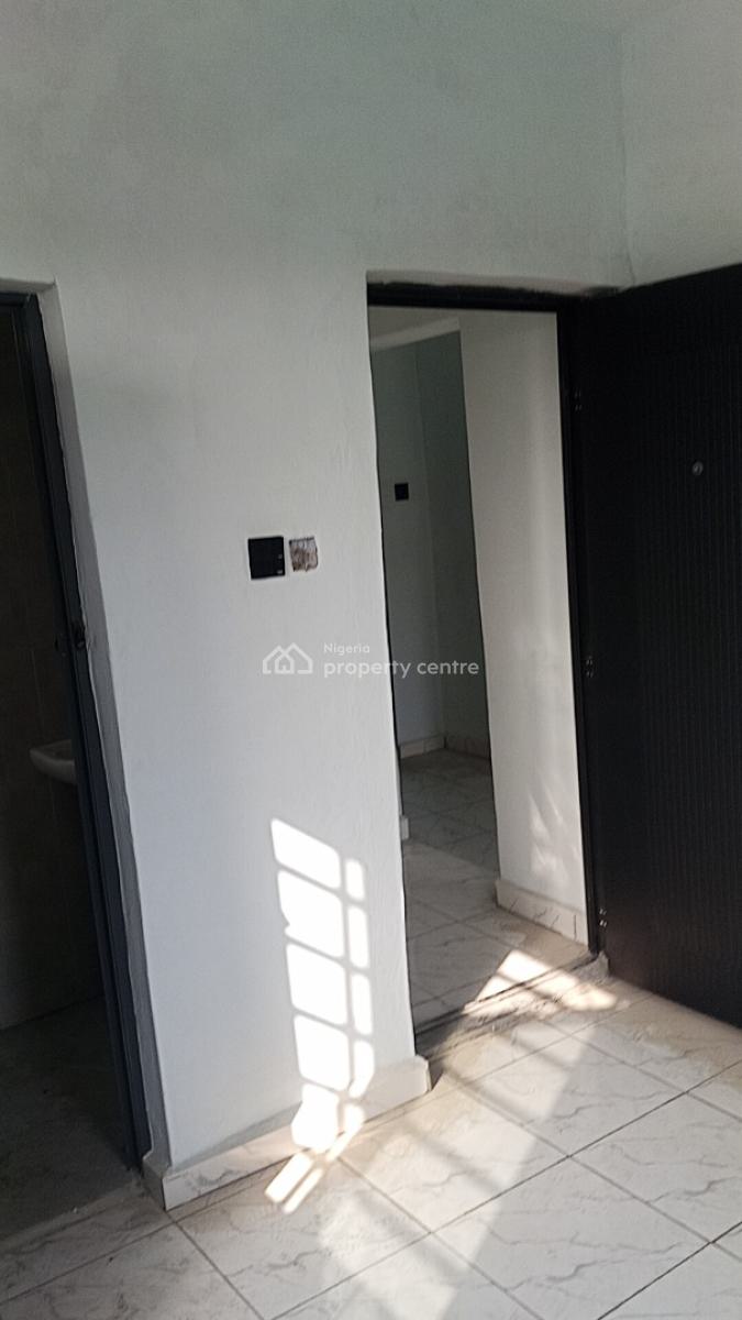 Very Cosy 2 Bed Upstairs Unit Video Available, United Estate, Sangotedo, Ajah, Lagos, Flat / Apartment for Rent