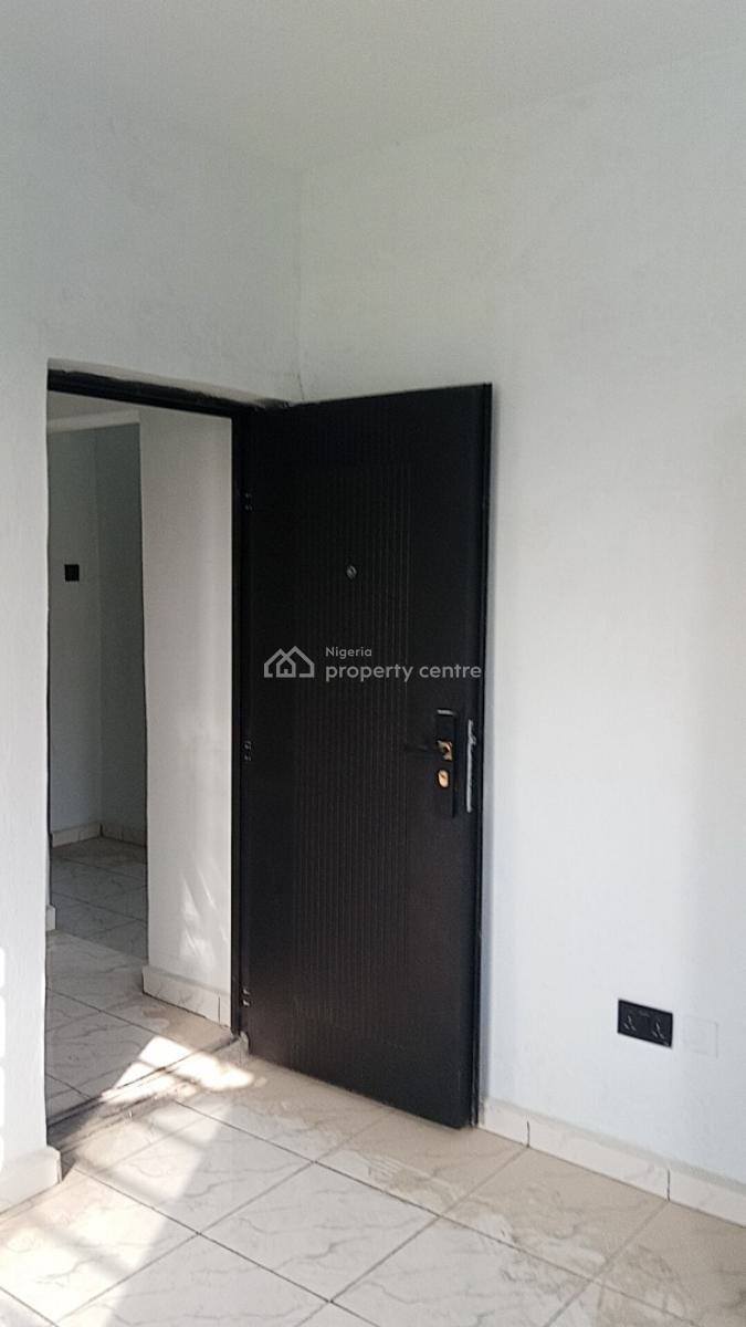 Very Cosy 2 Bed Upstairs Unit Video Available, United Estate, Sangotedo, Ajah, Lagos, Flat / Apartment for Rent