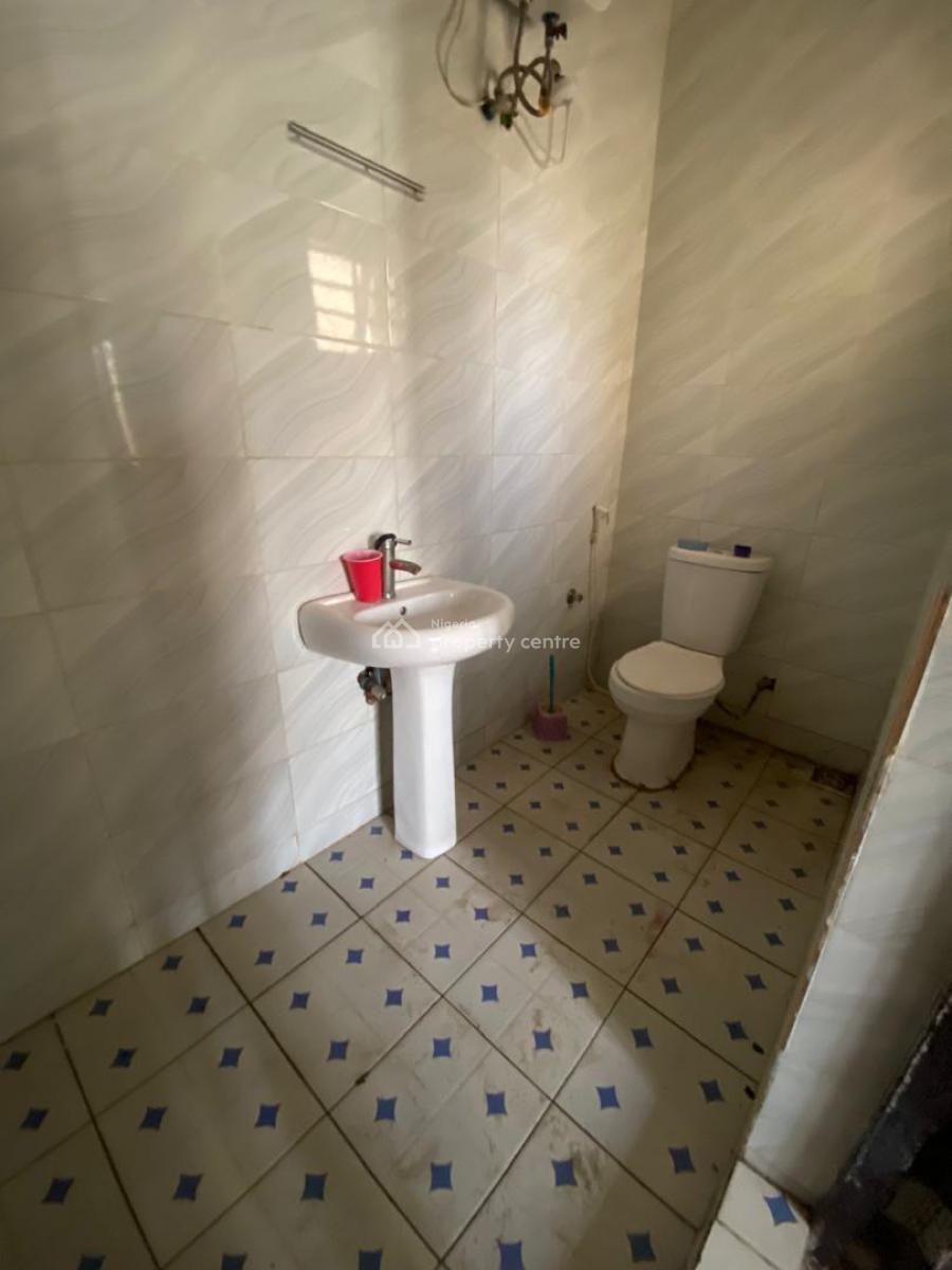 Three (3) Bedrooms Flat, Up, Brains and Hammers Estate, Life Camp, Abuja, Flat / Apartment for Rent