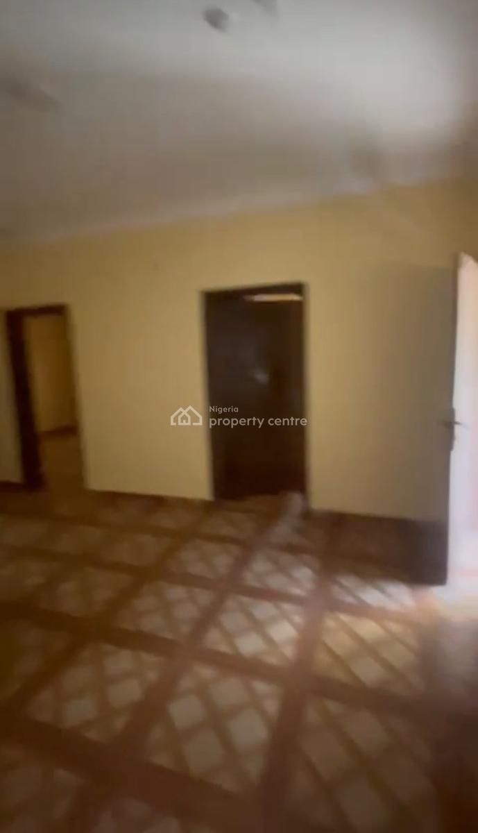 Spacious 2 Bedrooms, Adekunle, Yaba, Lagos, Flat / Apartment for Rent