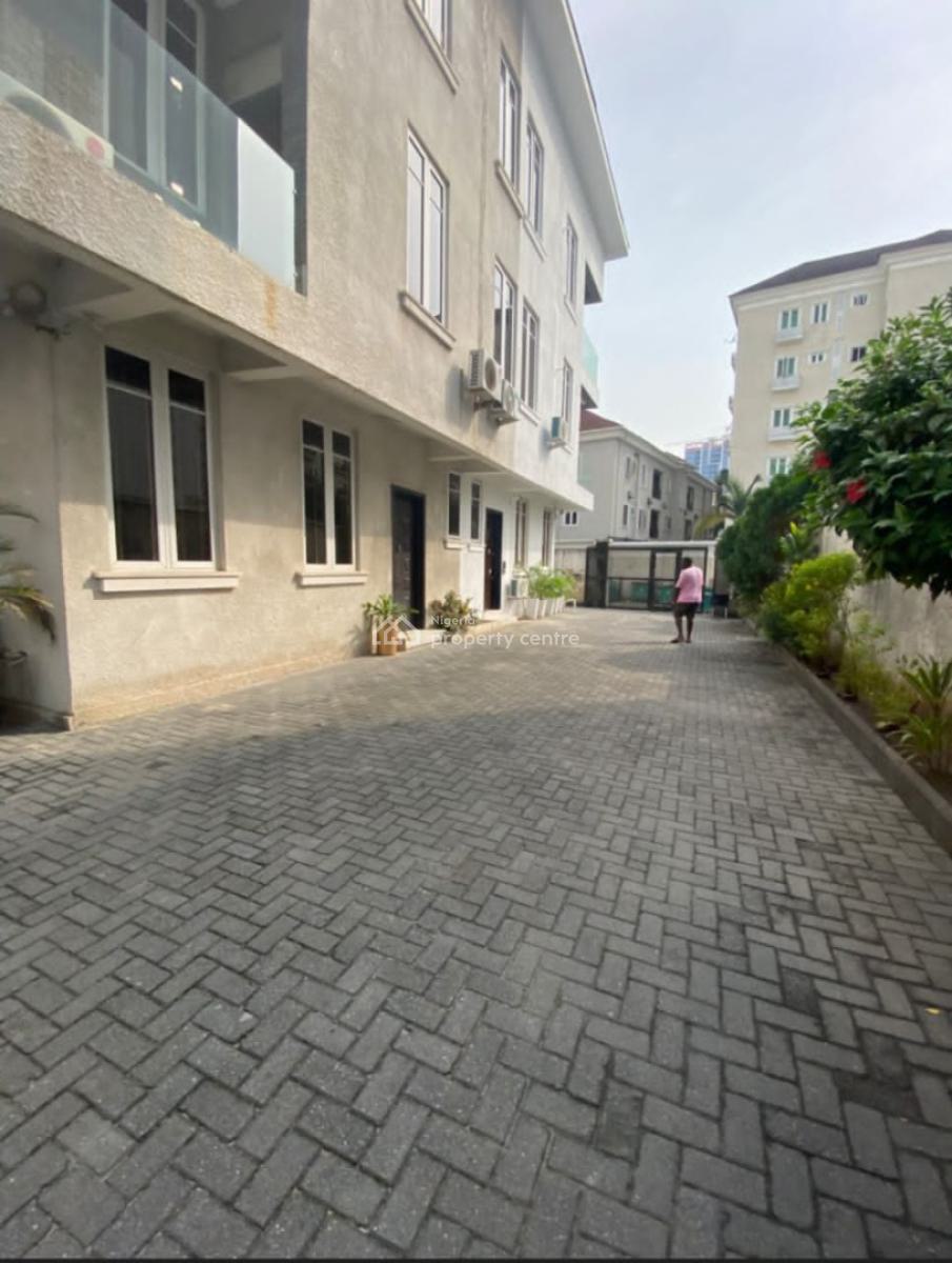 3 Bedrooms Semi-detached House with Bq Fitted Kitchen, Parkview, Ikoyi, Lagos, Semi-detached Duplex for Rent