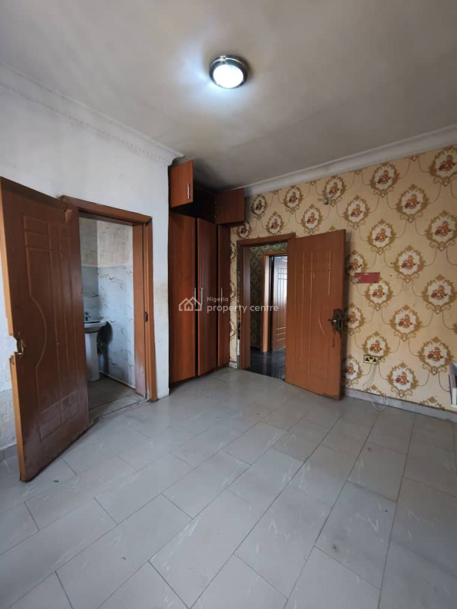 Spacious 3 Bedroom Apartment with Balcony Etc., Off Hakeem Dickson, Lekki Phase 1, Lekki, Lagos, Flat / Apartment for Rent