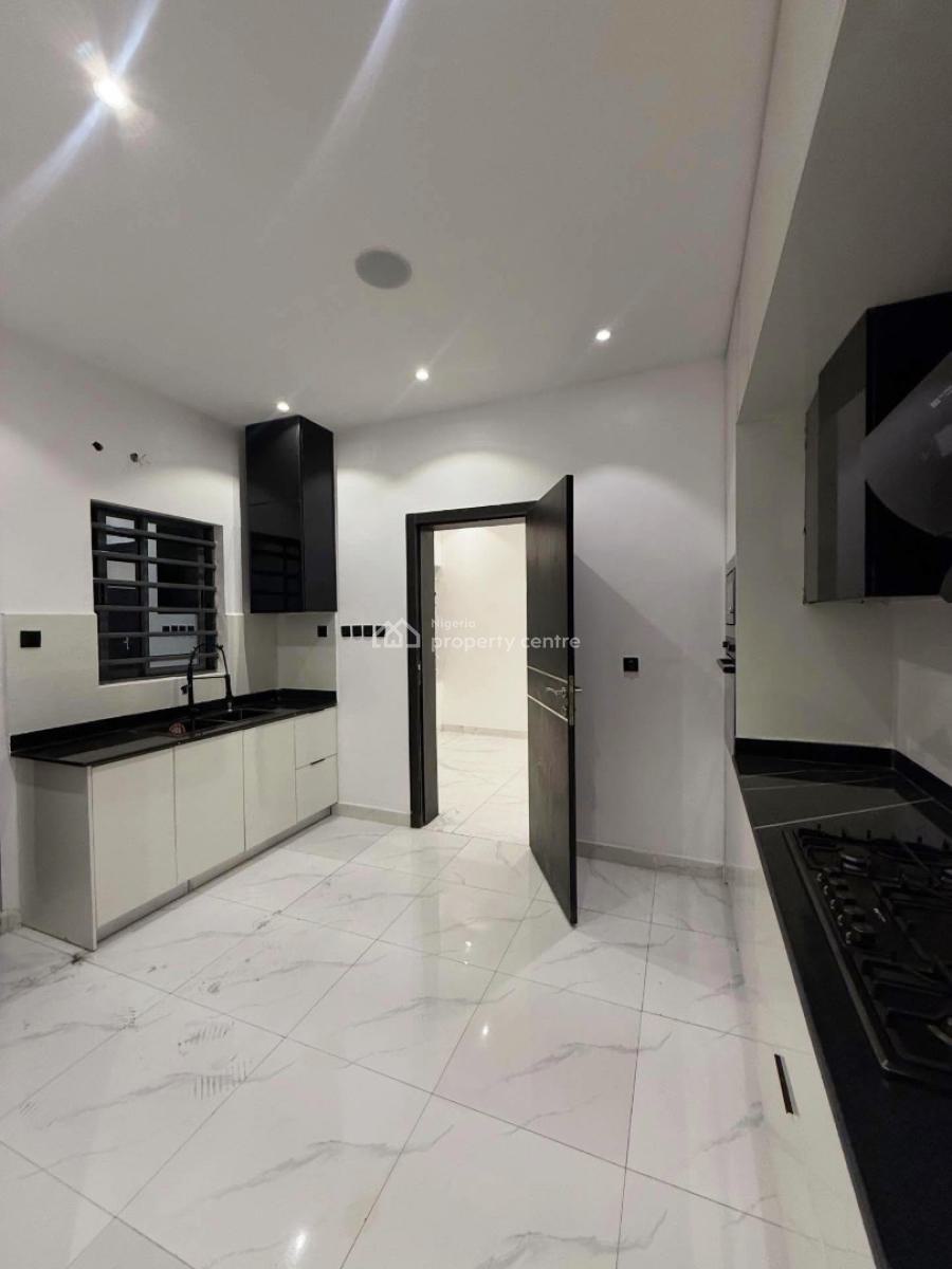 Spaciously Built 3 Bedrooms Apartment with Bq, Lekki Phase 1, Lekki, Lagos, Block of Flats for Sale