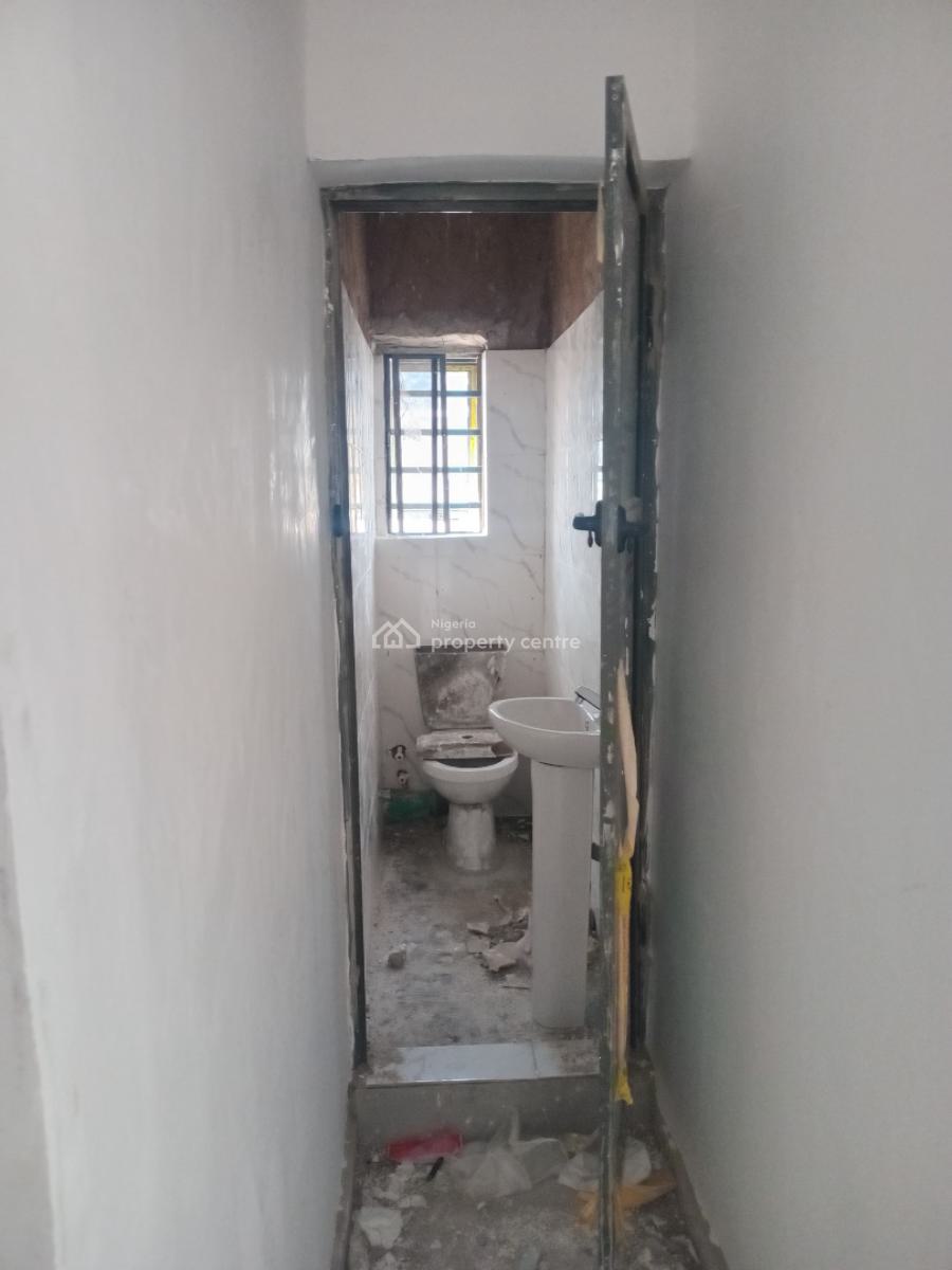 2-bedroom Flat (3rd Floor), Alagomeji, Yaba, Lagos, Flat / Apartment for Rent