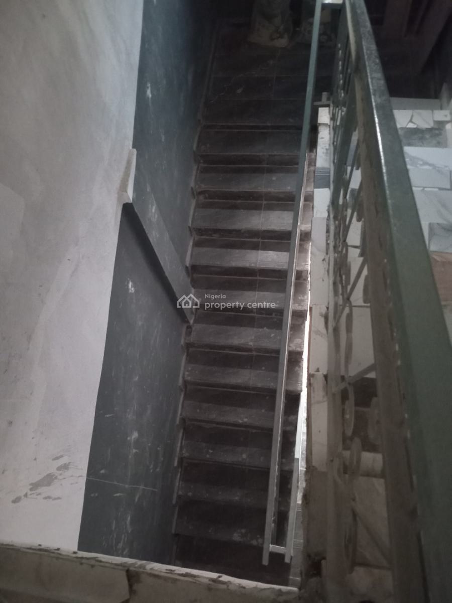 2-bedroom Flat (3rd Floor), Alagomeji, Yaba, Lagos, Flat / Apartment for Rent
