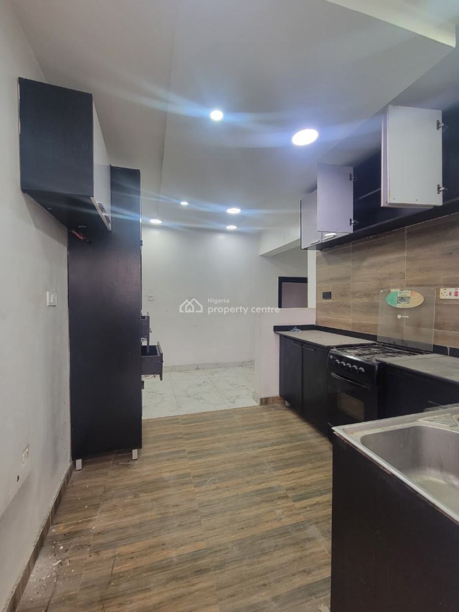 Standard 2 Bedroom Apartment, Lekki Phase 1, Lekki, Lagos, Flat / Apartment for Rent
