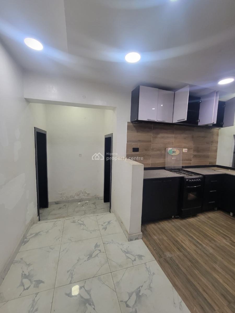 Standard 2 Bedroom Apartment, Lekki Phase 1, Lekki, Lagos, Flat / Apartment for Rent