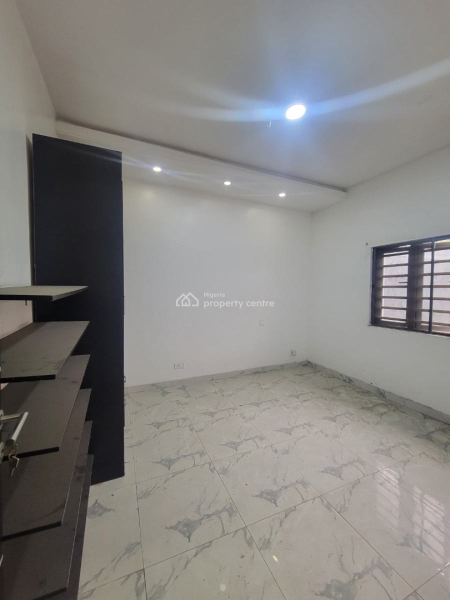 Standard 2 Bedroom Apartment, Lekki Phase 1, Lekki, Lagos, Flat / Apartment for Rent