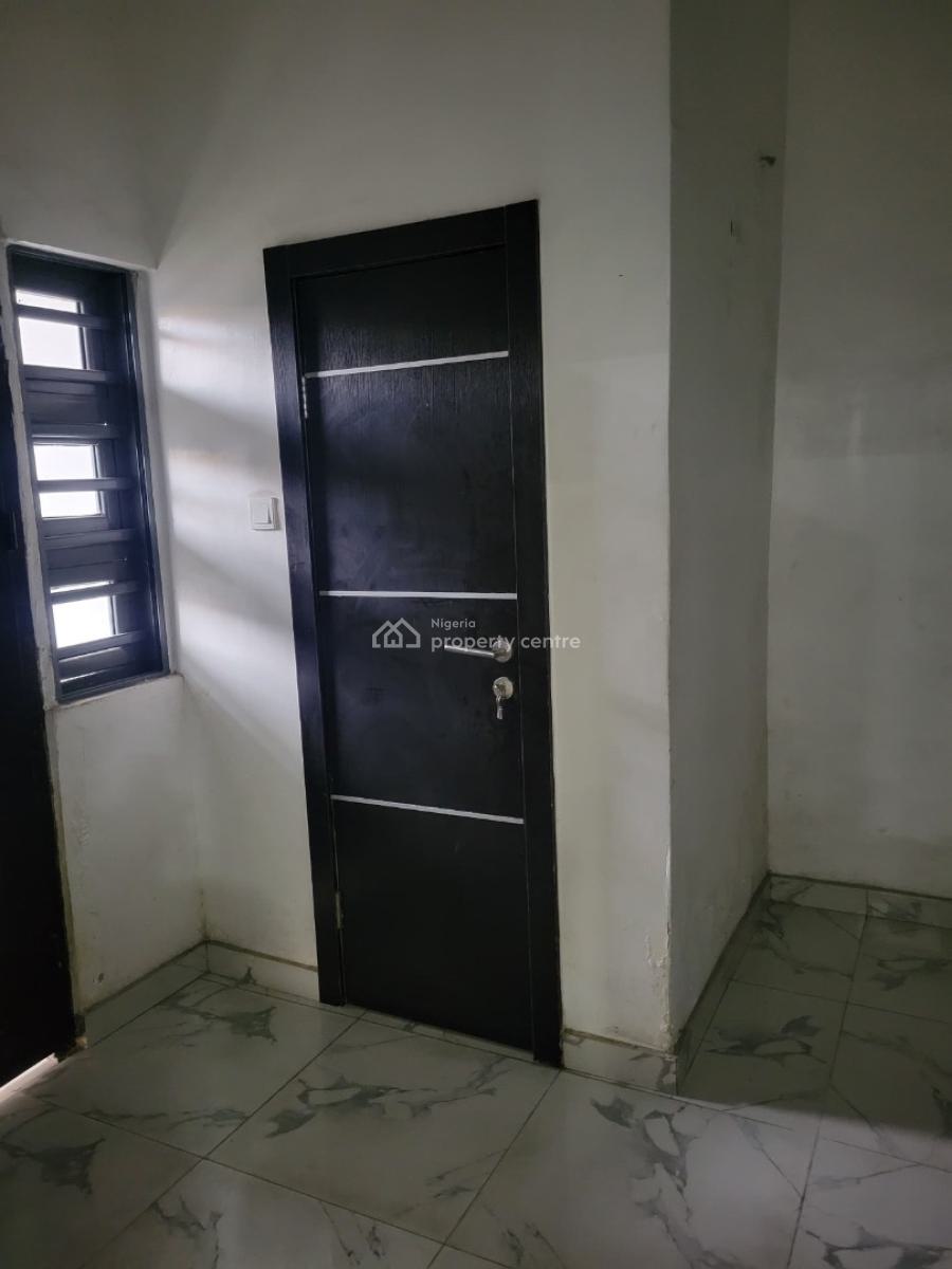 Standard 2 Bedroom Apartment, Lekki Phase 1, Lekki, Lagos, Flat / Apartment for Rent