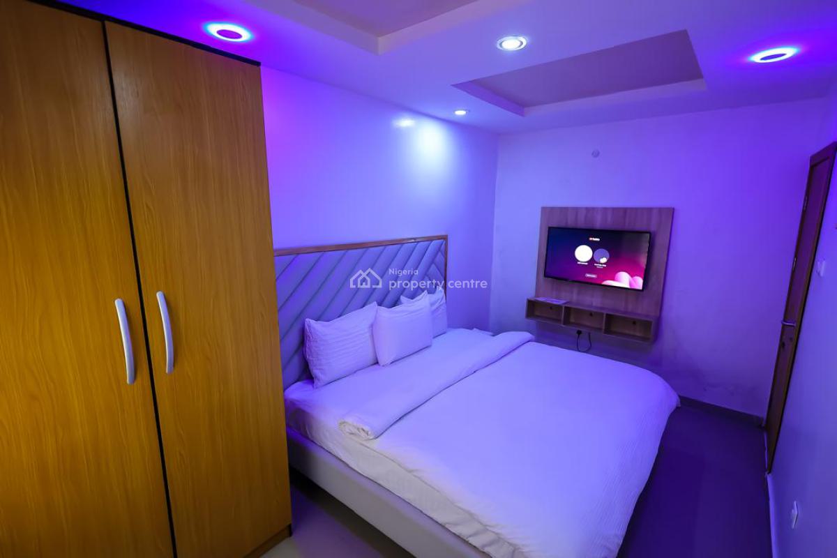 a 2 Bedroom Flat, Magodo Phase 2 Gra, Shangisha, Magodo, Lagos, Flat / Apartment Short Let
