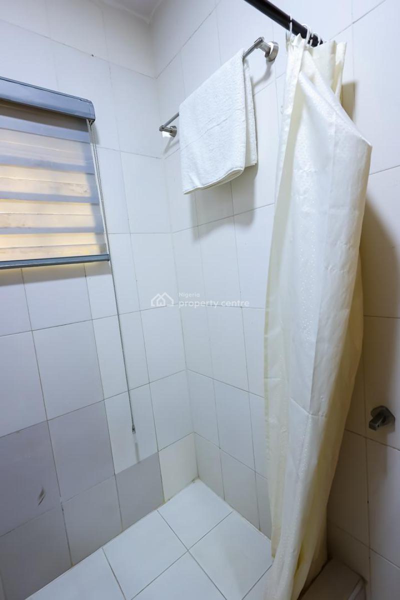 a 2 Bedroom Flat, Magodo Phase 2 Gra, Shangisha, Magodo, Lagos, Flat / Apartment Short Let
