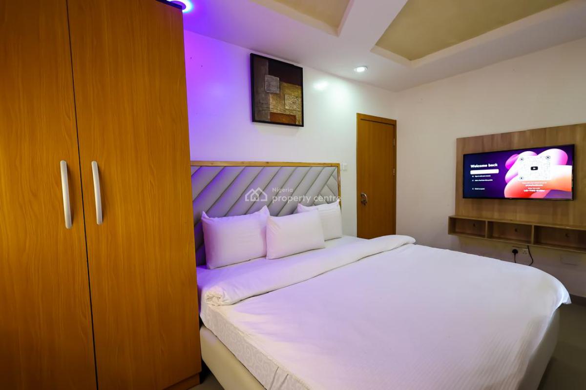 a 2 Bedroom Flat, Magodo Phase 2 Gra, Shangisha, Magodo, Lagos, Flat / Apartment Short Let