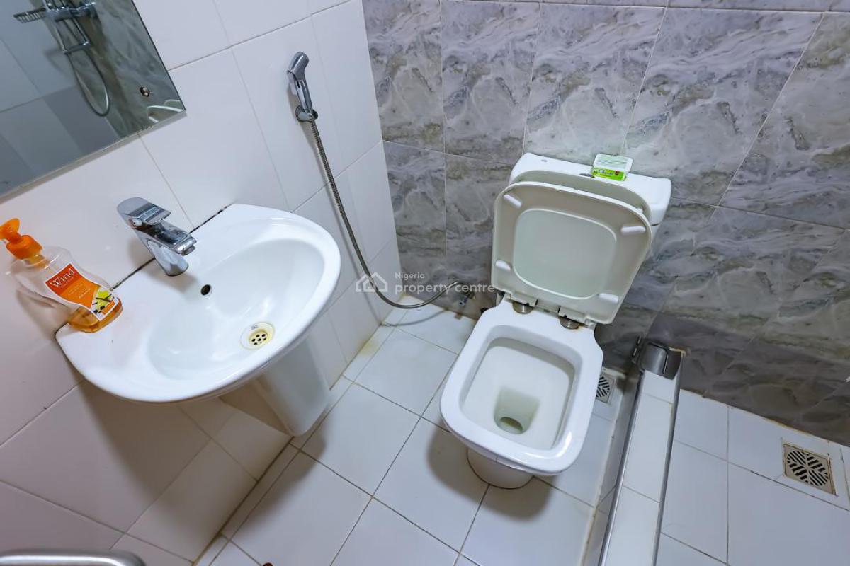 a 2 Bedroom Flat, Magodo Phase 2 Gra, Shangisha, Magodo, Lagos, Flat / Apartment Short Let